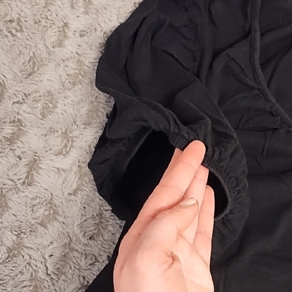 Old Navy Women's Black Short Sleeve Top - Picture 5 of 8